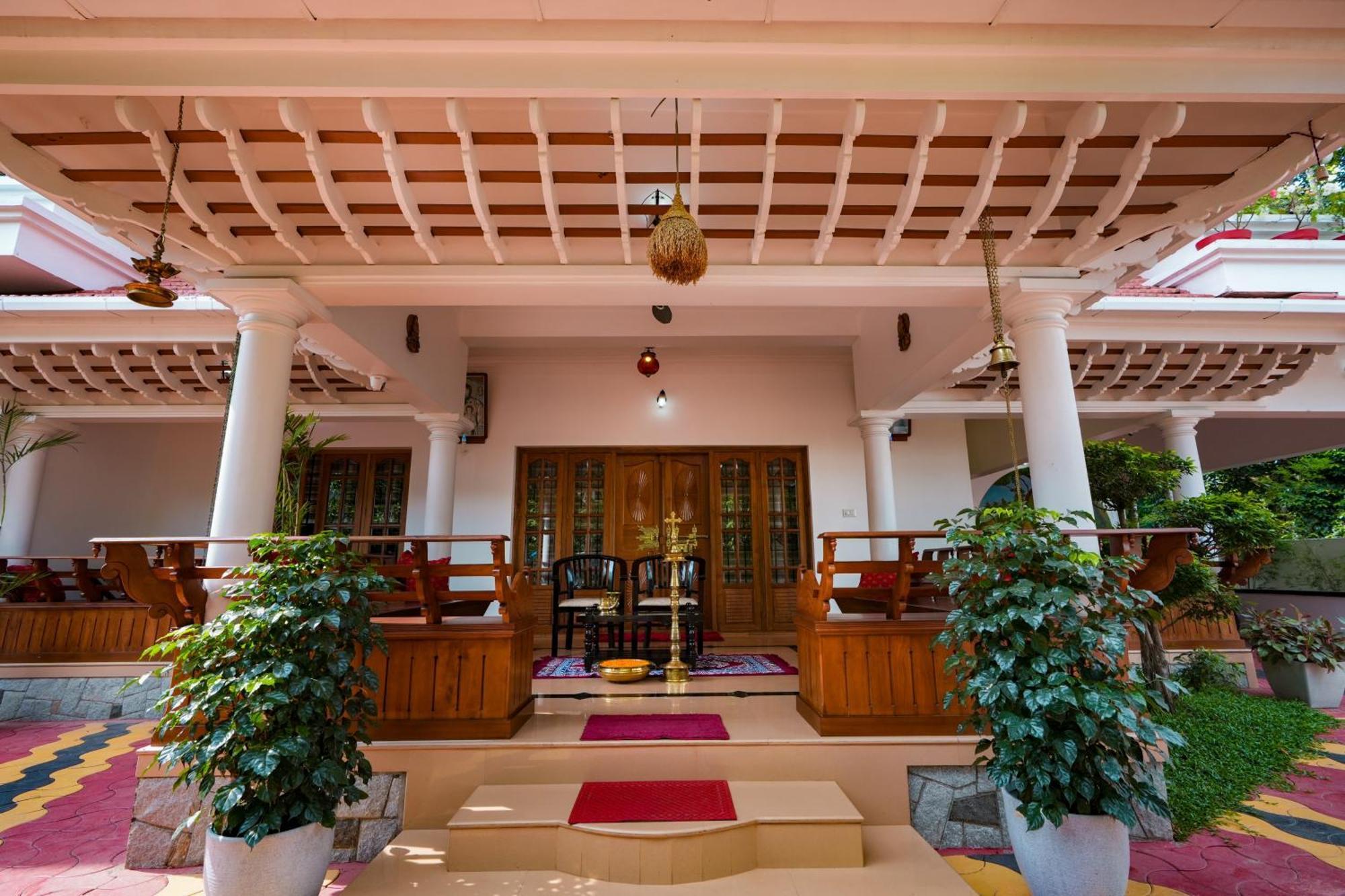 Parudeesa - Heavenly- Luxurious Palace Look-Near Cbd - Kerala - India With Breakfast Kaladi Luaran gambar